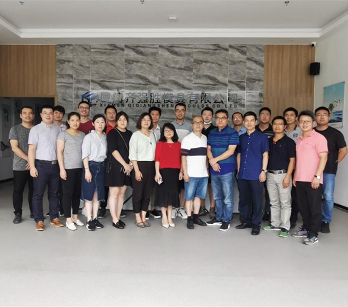 Qiqiangsheng Moulds Enhances Further Cooperation with Colleges